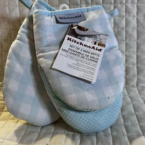 KitchenAid Textured Silicone Grips Oven Mitts Set 5.5"‎ x 8" Mint Green Plaid